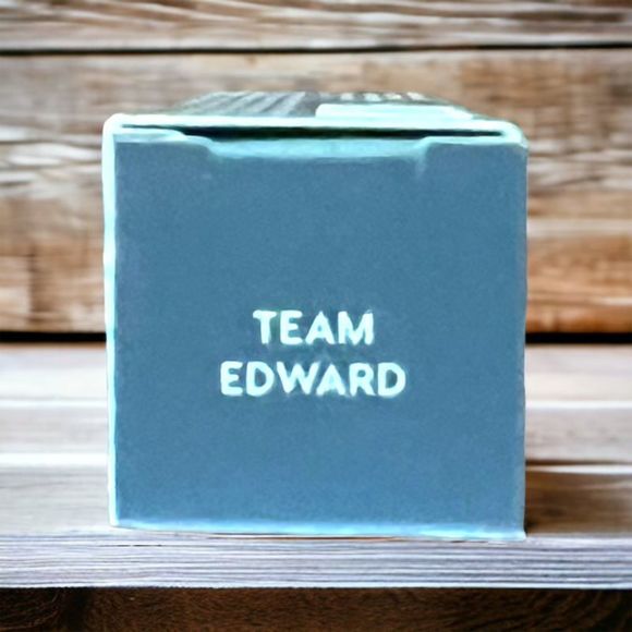 ColourPop X Twilight Lux Lip Oil Team Edward - Picture 5 of 5